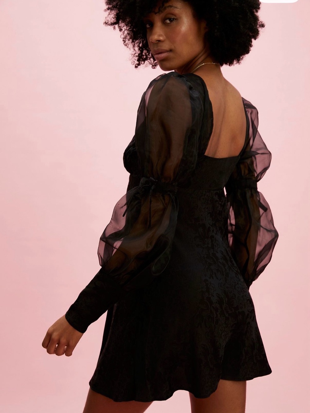 🥀 For Love & Lemons Gabrielle Puff Sleeve Mini Dress 🥀
Size: Medium (M)